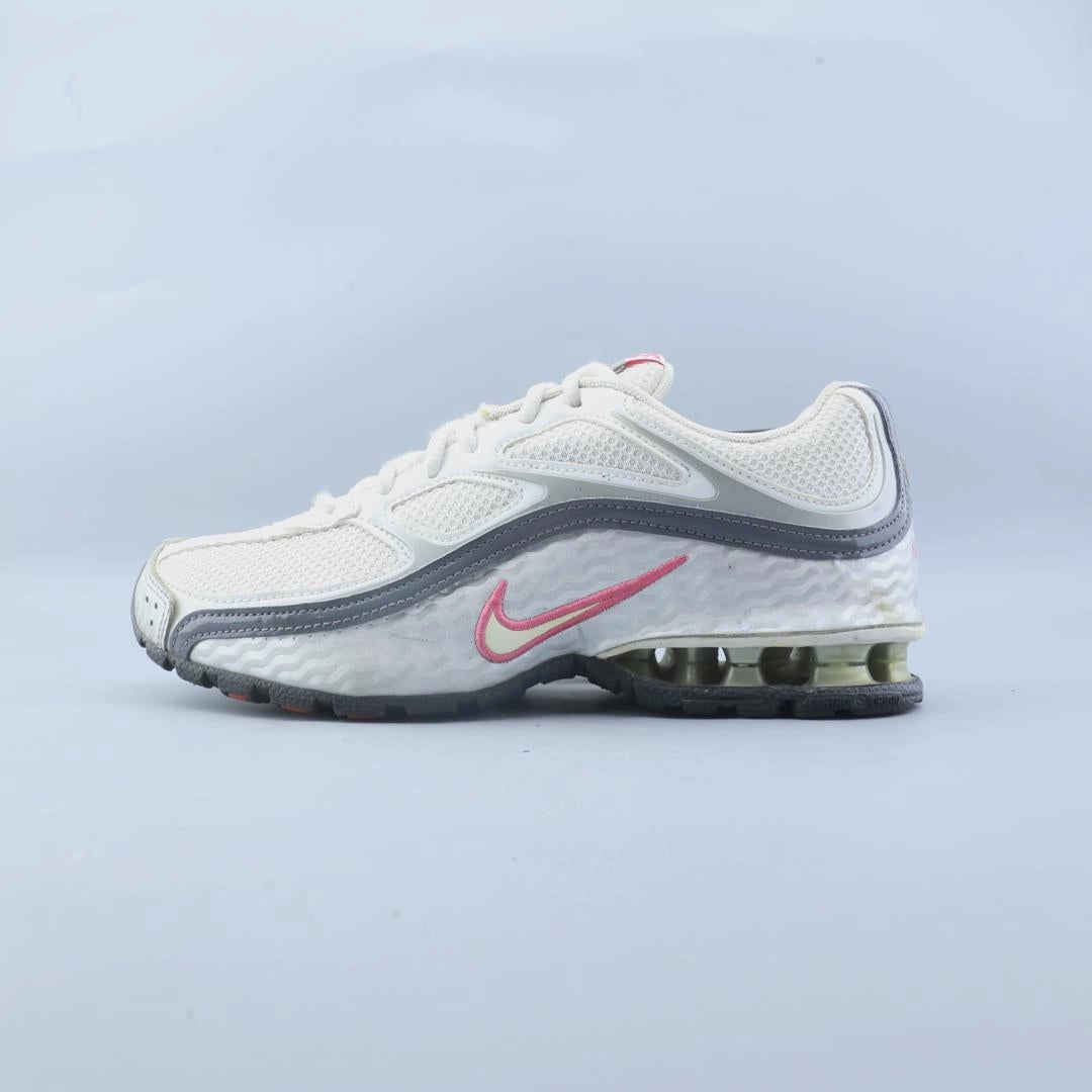 NIKE  REAX RUN 5 Nike bold colorway footwear