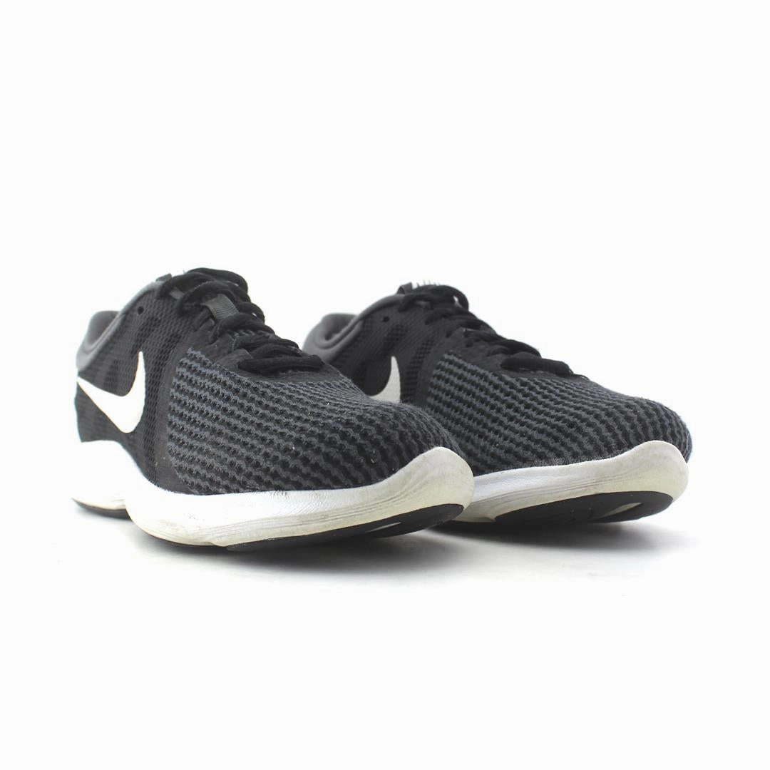 NIKE REVOLUTION 4 Nike performance shoe shots