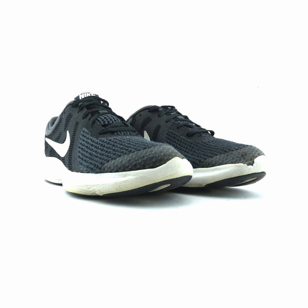NIKE REVOLUTION 4 sporty Nike shoe designs