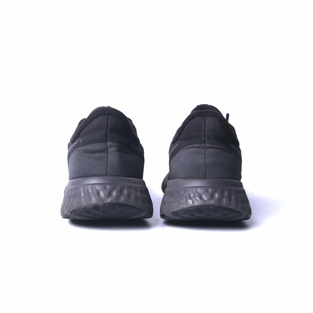 NIKE REVOLUTION 5 Nike athletic footwear visuals