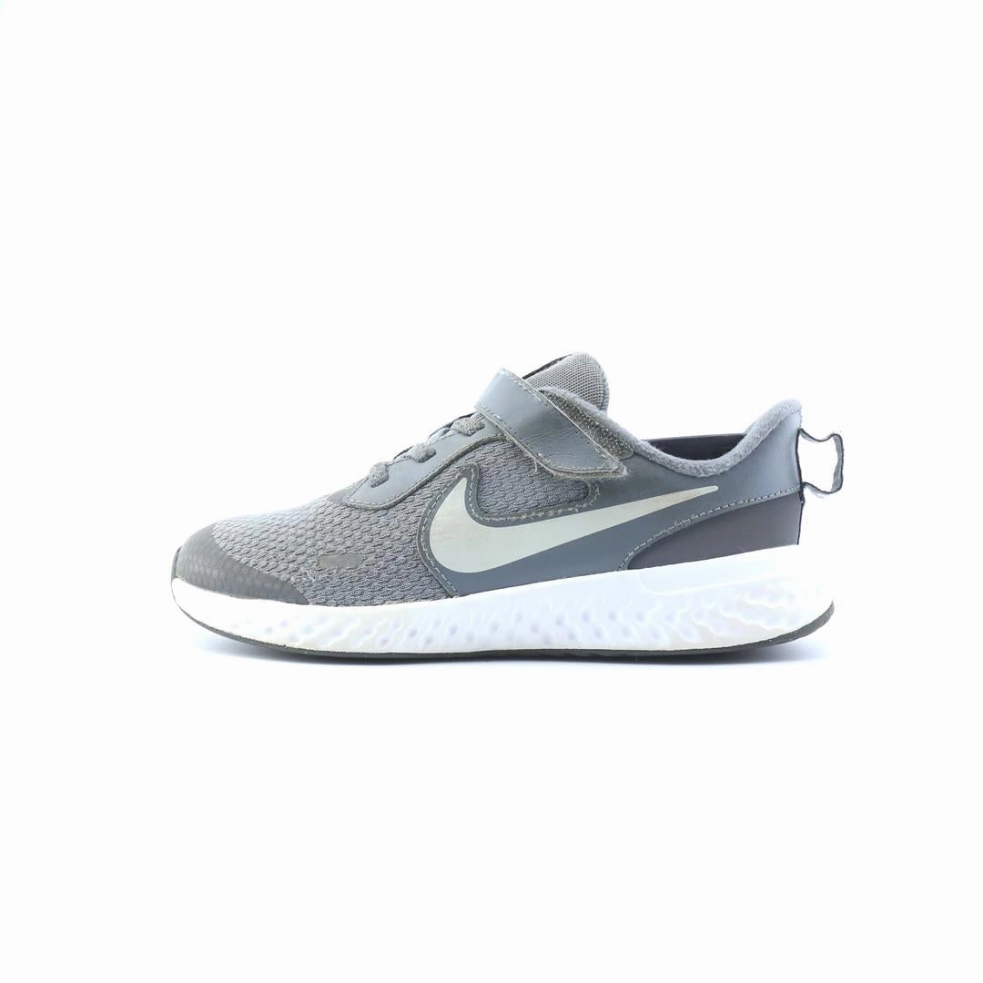 NIKE REVOLUTION 5 Nike sleek running shoe styles