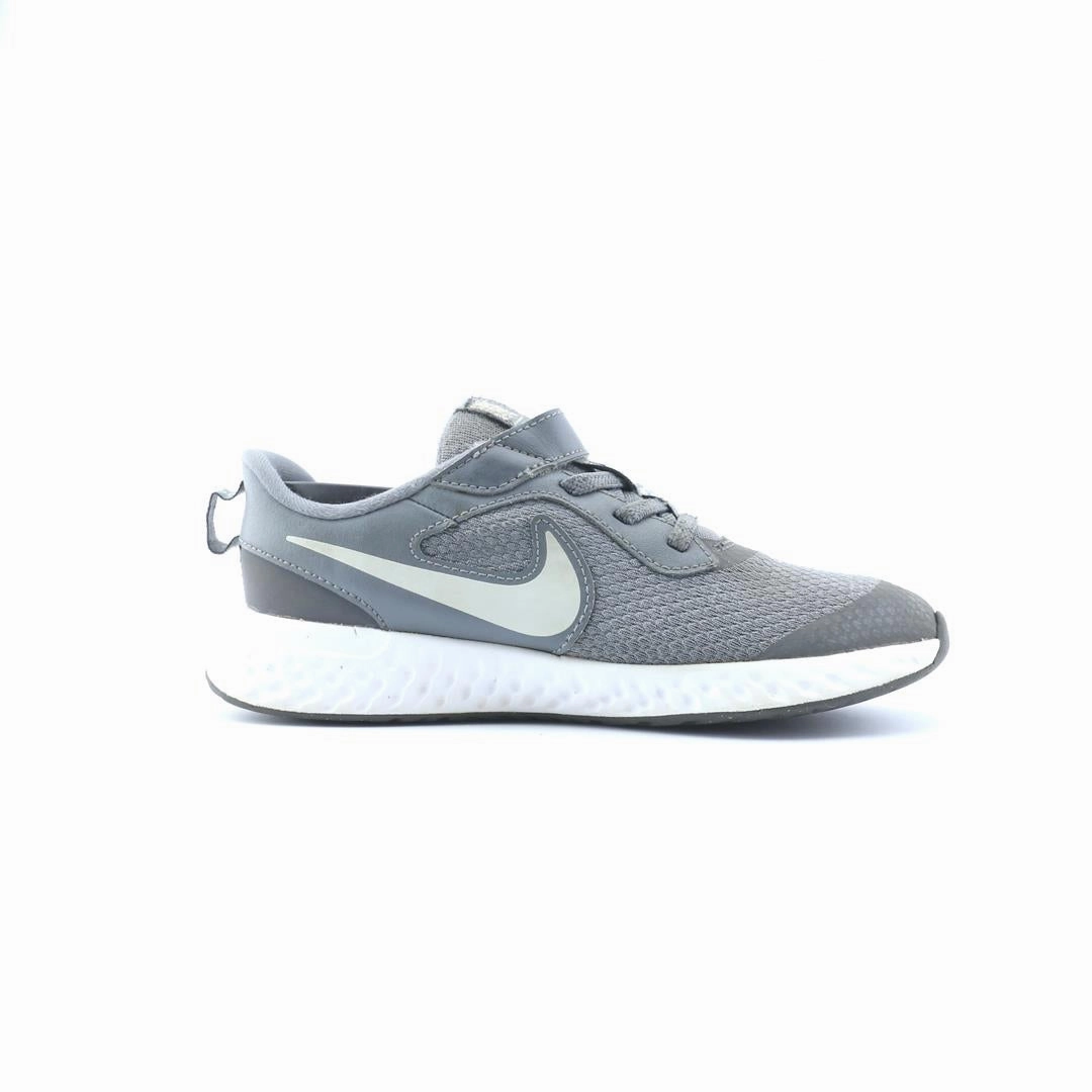 NIKE REVOLUTION 5 Nike athletic footwear visuals