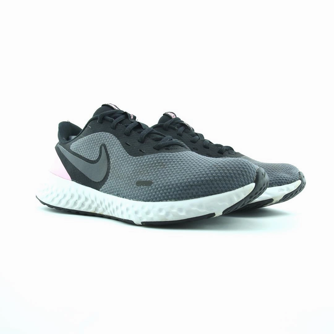 NIKE REVOLUTION 5 Nike casual shoe imagery