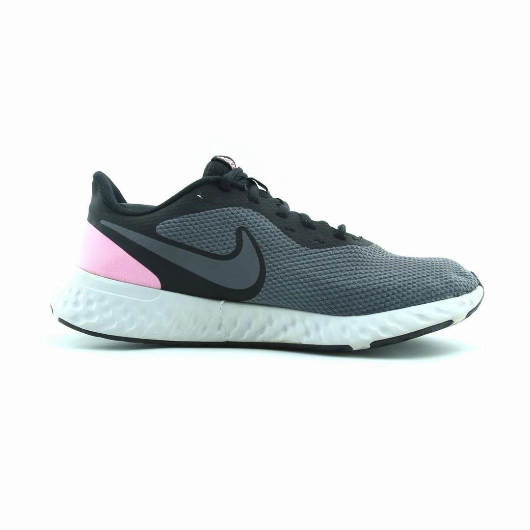 NIKE REVOLUTION 5 Nike casual shoe imagery