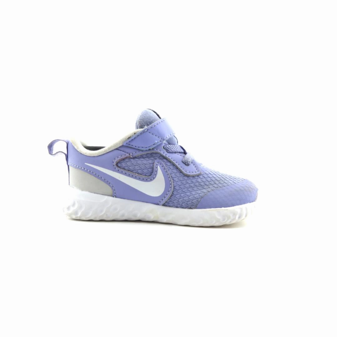 NIKE REVOLUTION 5 sporty Nike shoe designs