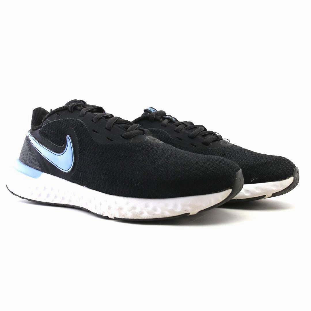 NIKE REVOLUTION 5 vibrant Nike shoe colors