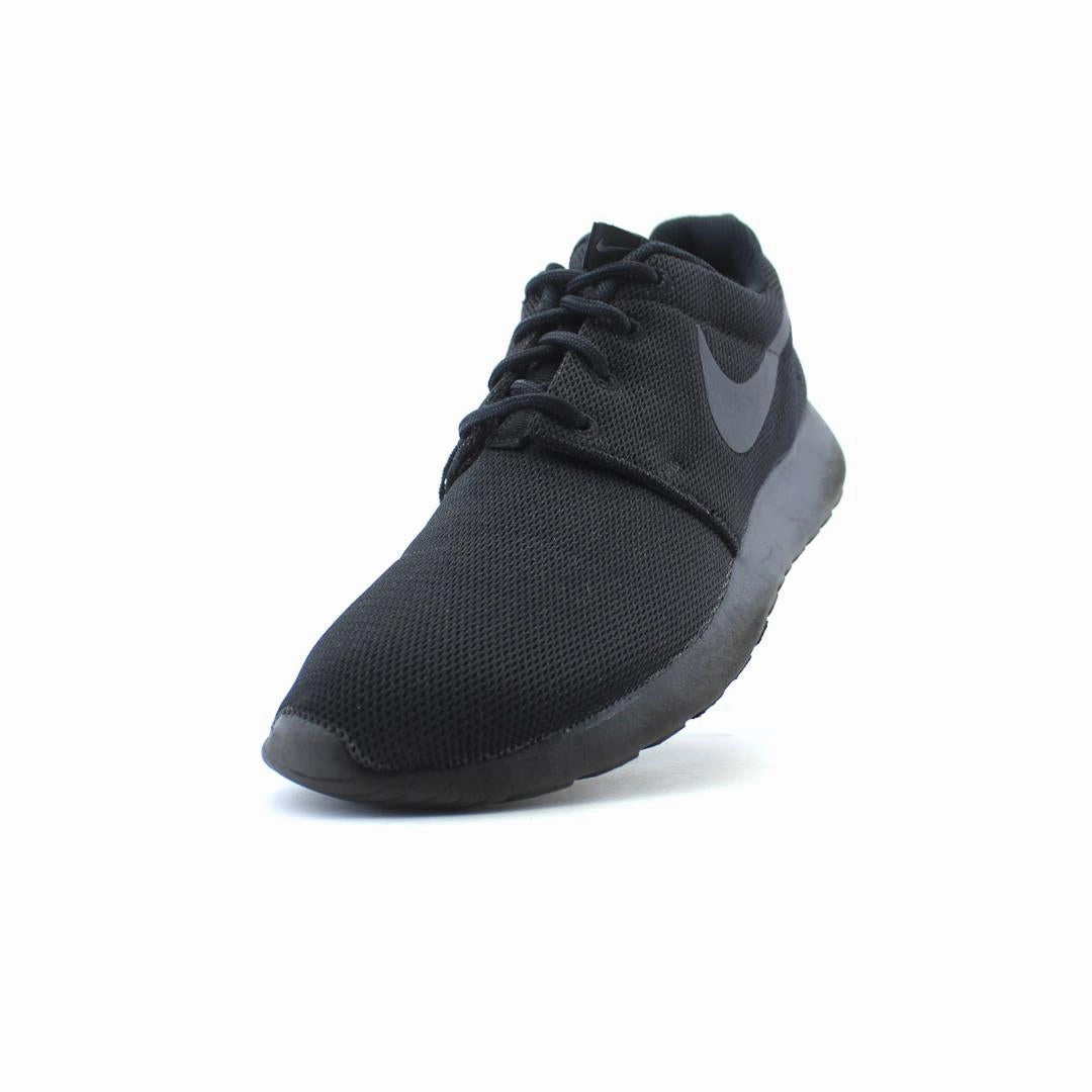 NIKE ROSHE ONE Nike performance shoe shots