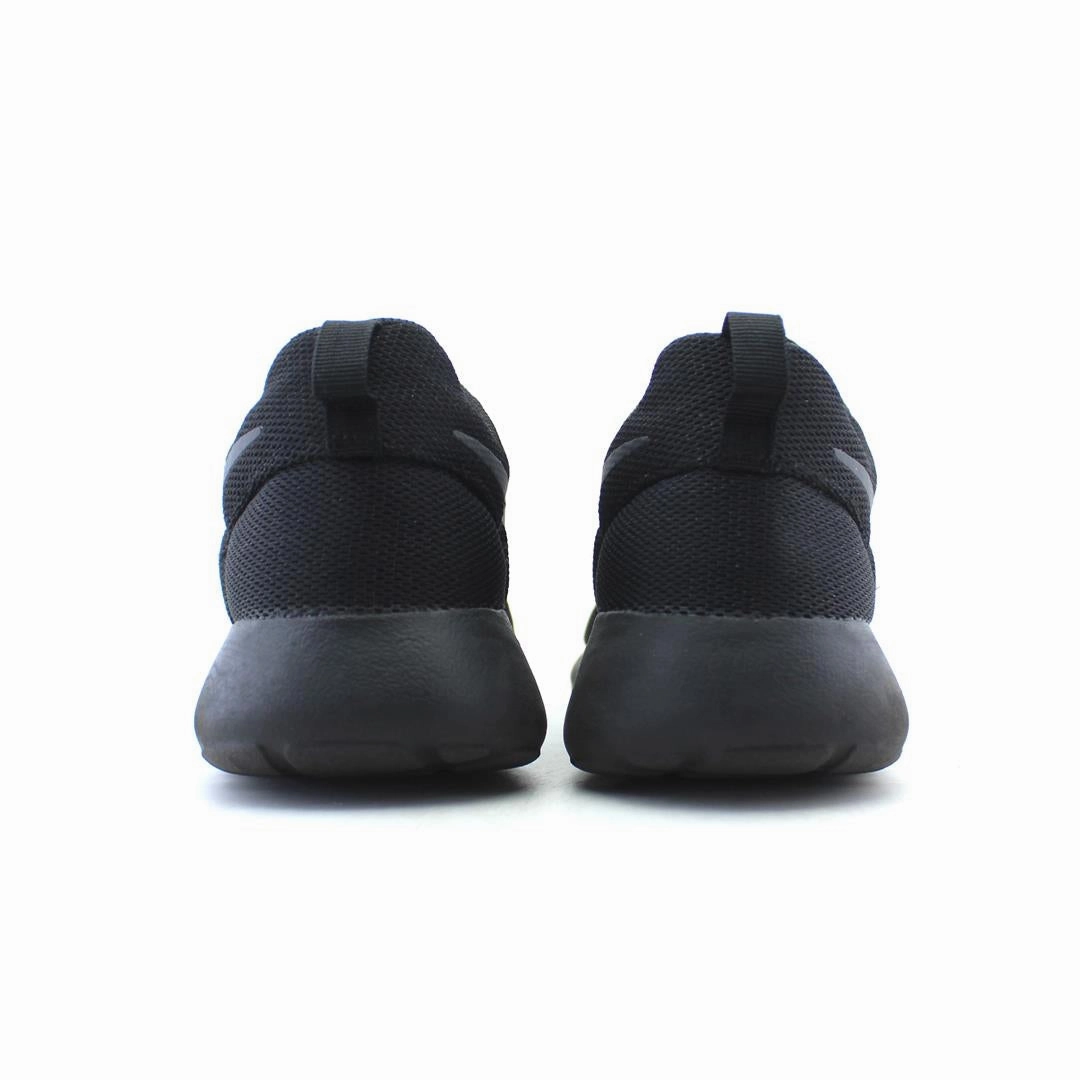 NIKE ROSHE ONE Nike performance shoe shots