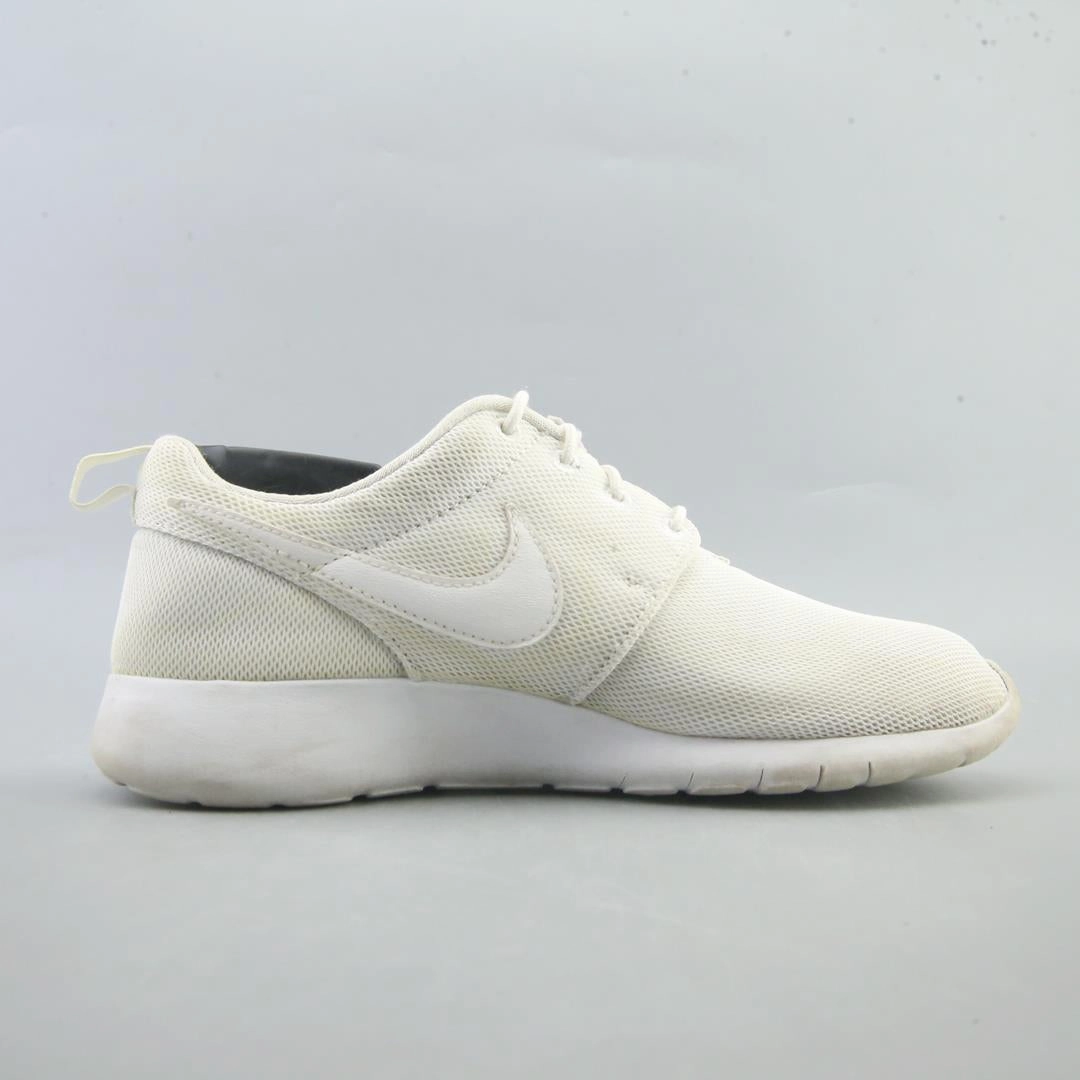 NIKE ROSHE ONE sleek Nike sneaker angles