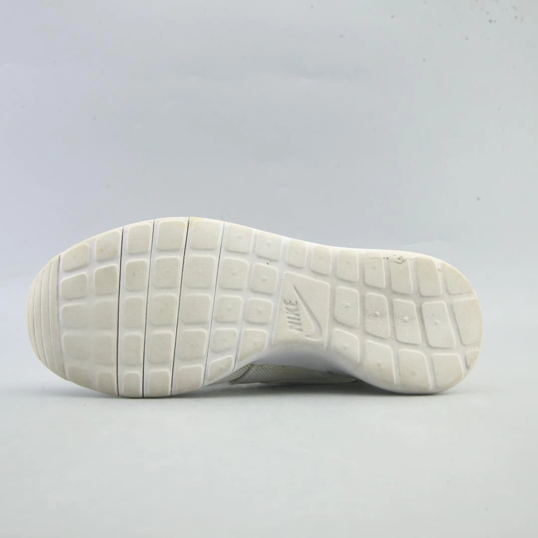 NIKE ROSHE ONE sleek Nike sneaker angles