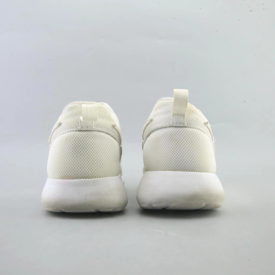 NIKE ROSHE ONE sleek Nike sneaker angles