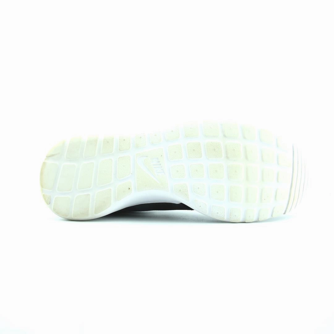 NIKE ROSHE ONE stylish Nike trainer looks