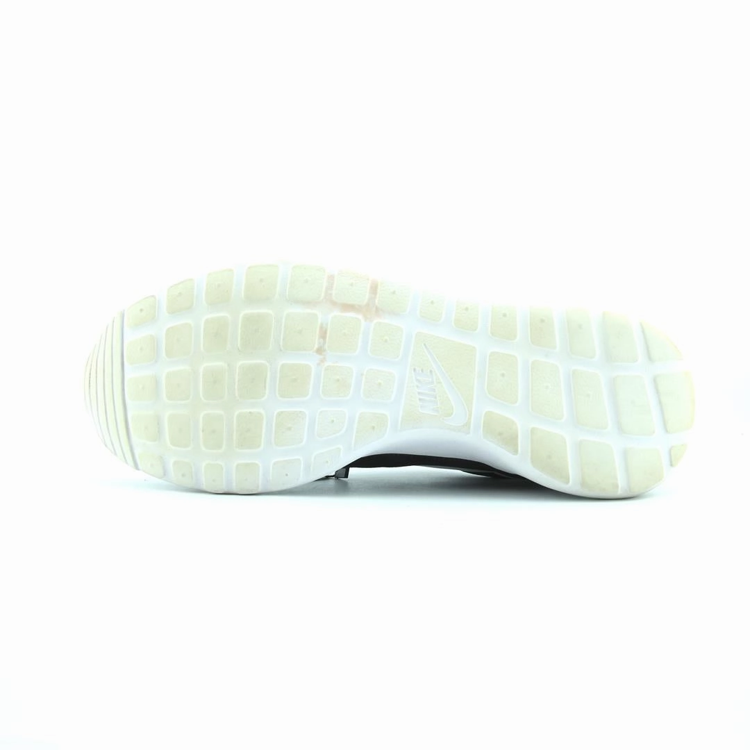 NIKE ROSHE ONE stylish Nike trainer looks