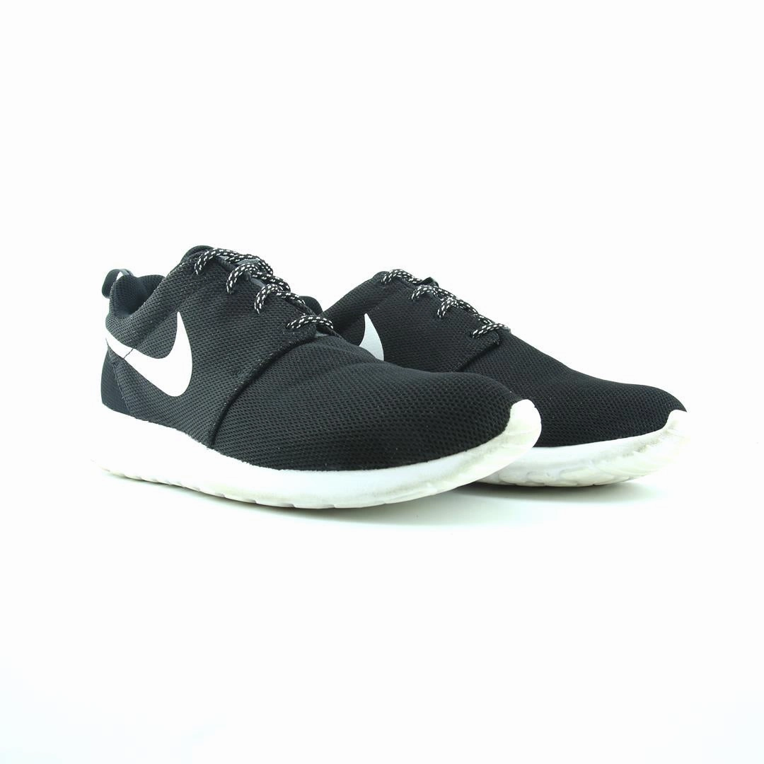 NIKE ROSHE ONE stylish Nike trainer looks