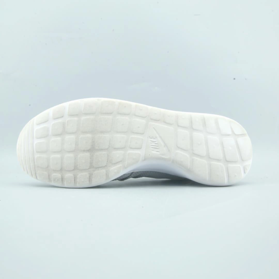 NIKE ROSHE RUN Nike sneaker detail shots