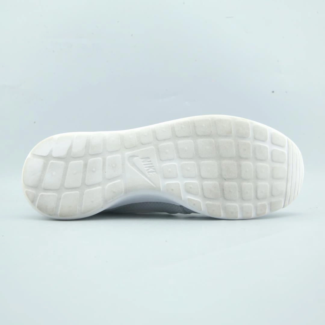NIKE ROSHE RUN Nike sneaker detail shots