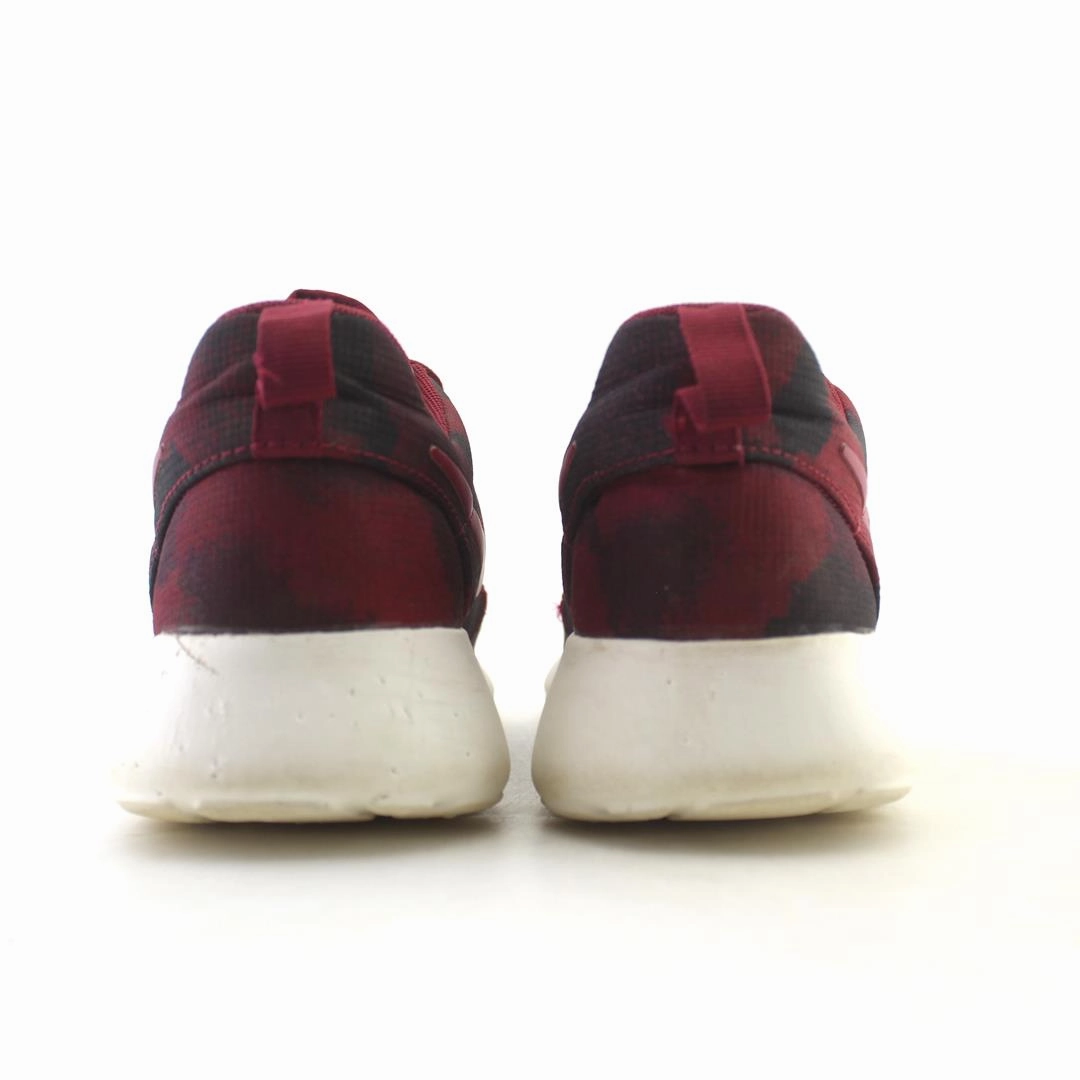 NIKE ROSHEN 1 vibrant Nike shoe colors
