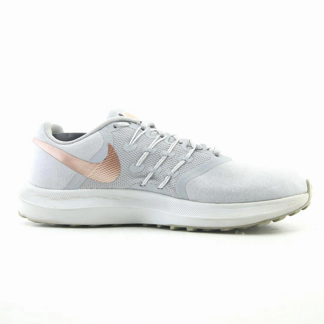 NIKE RUN SWIFT Nike running shoe close-ups