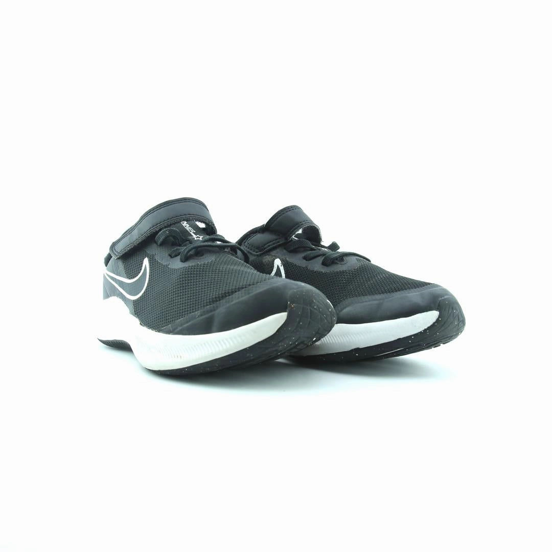 NIKE STAR RUNNER 3 Nike sneaker detail shots