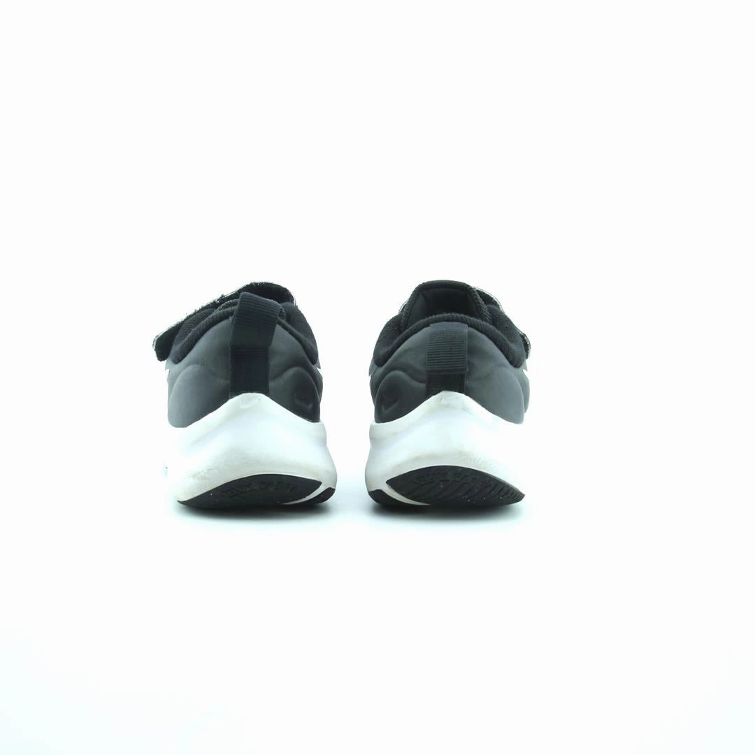 NIKE STAR RUNNER 3 Nike sneaker detail shots