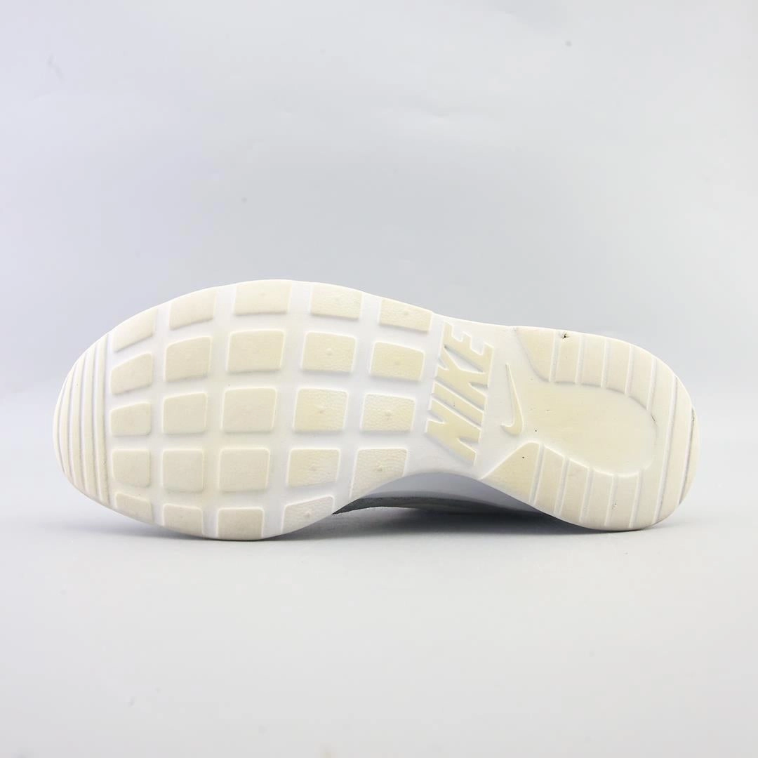 NIKE TANJUN classic Nike shoe photos