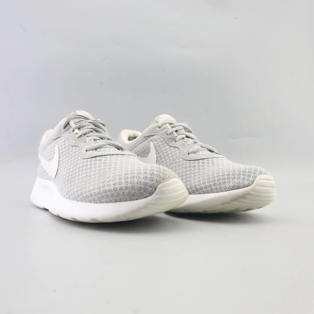 NIKE TANJUN classic Nike shoe photos
