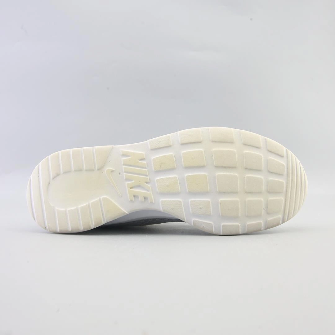 NIKE TANJUN classic Nike shoe photos