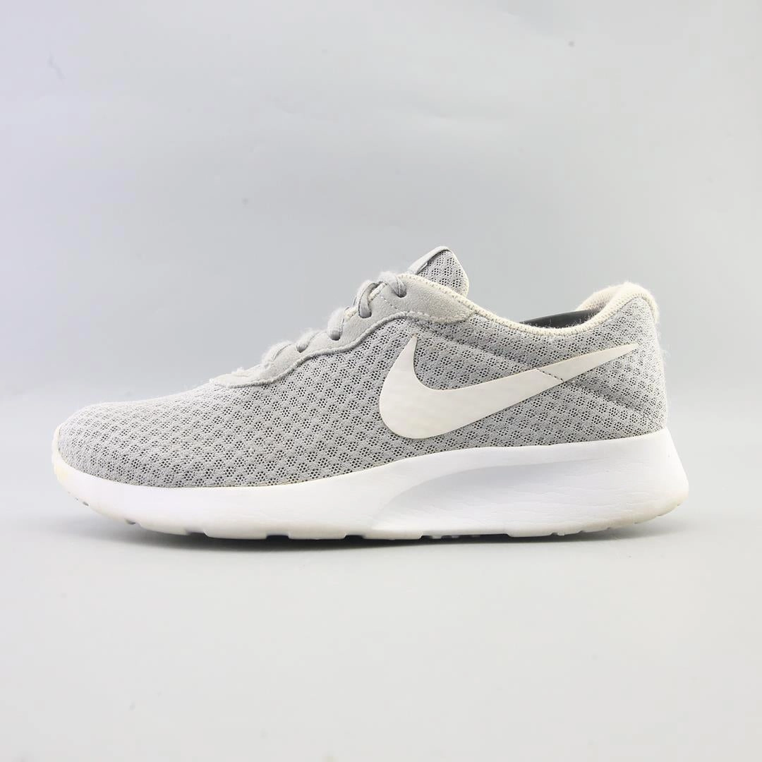 NIKE TANJUN Nike modern athletic shoe designs