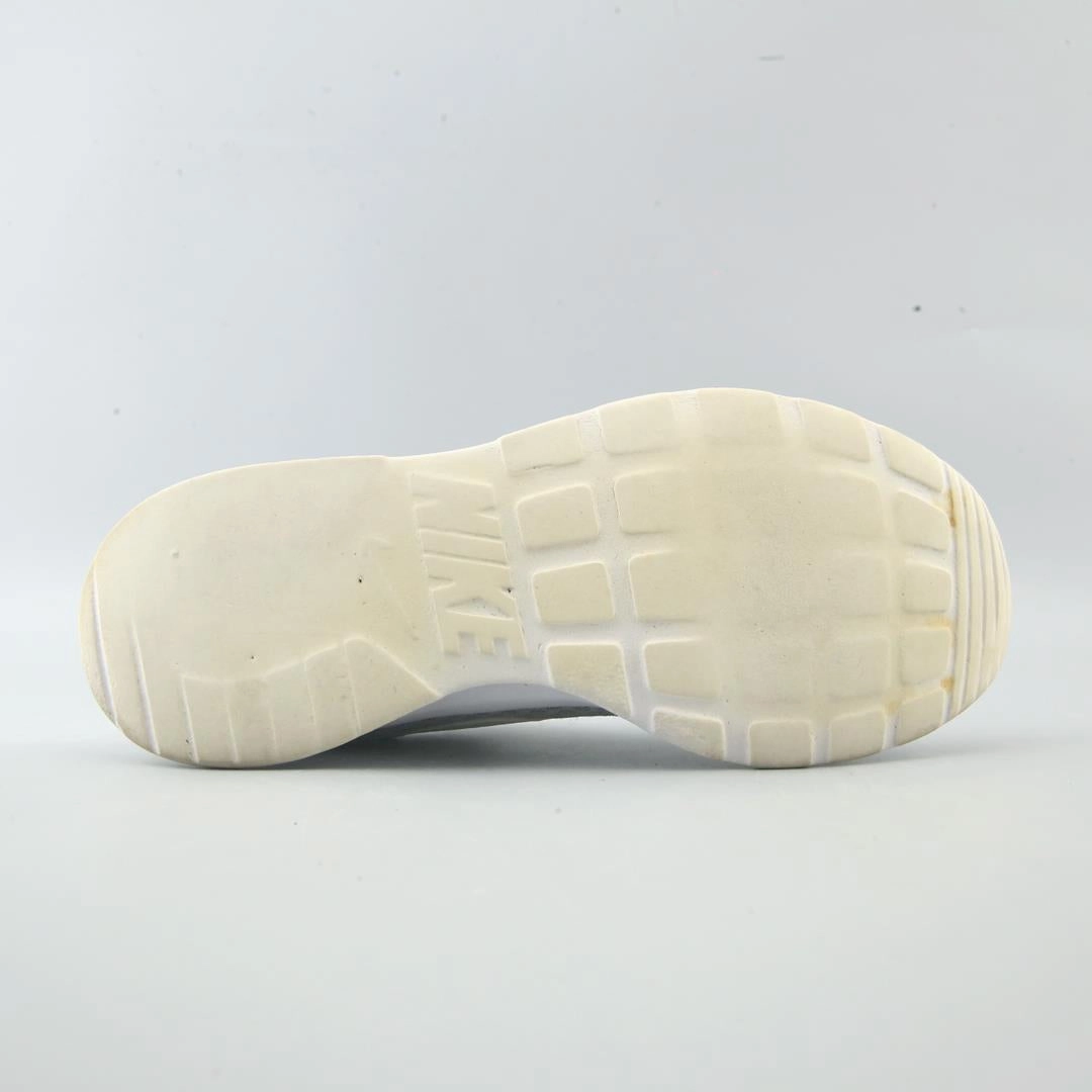 NIKE TANJUN Nike athletic footwear visuals