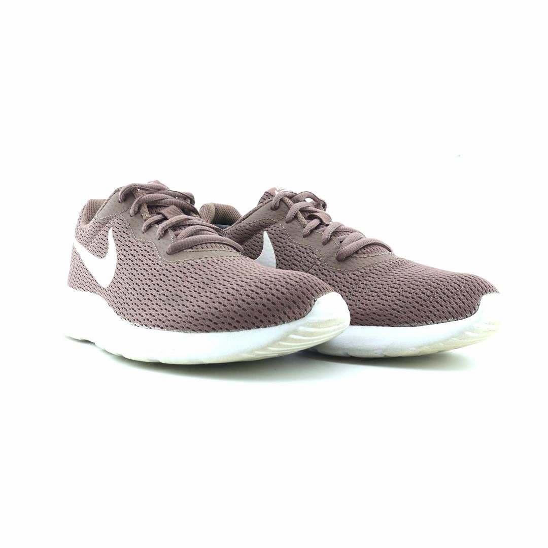 NIKE TANJUN Nike athletic footwear visuals