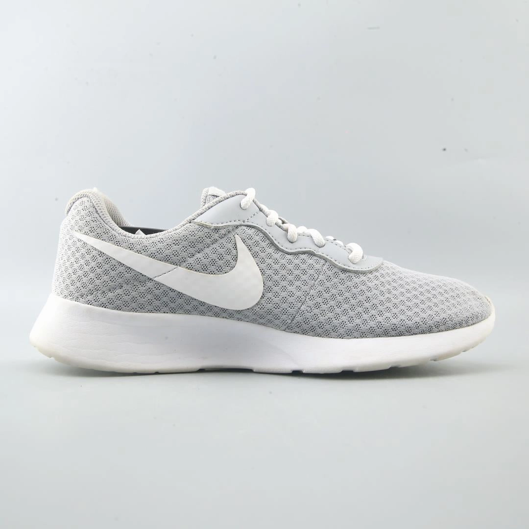 NIKE TANJUN Nike athletic footwear visuals