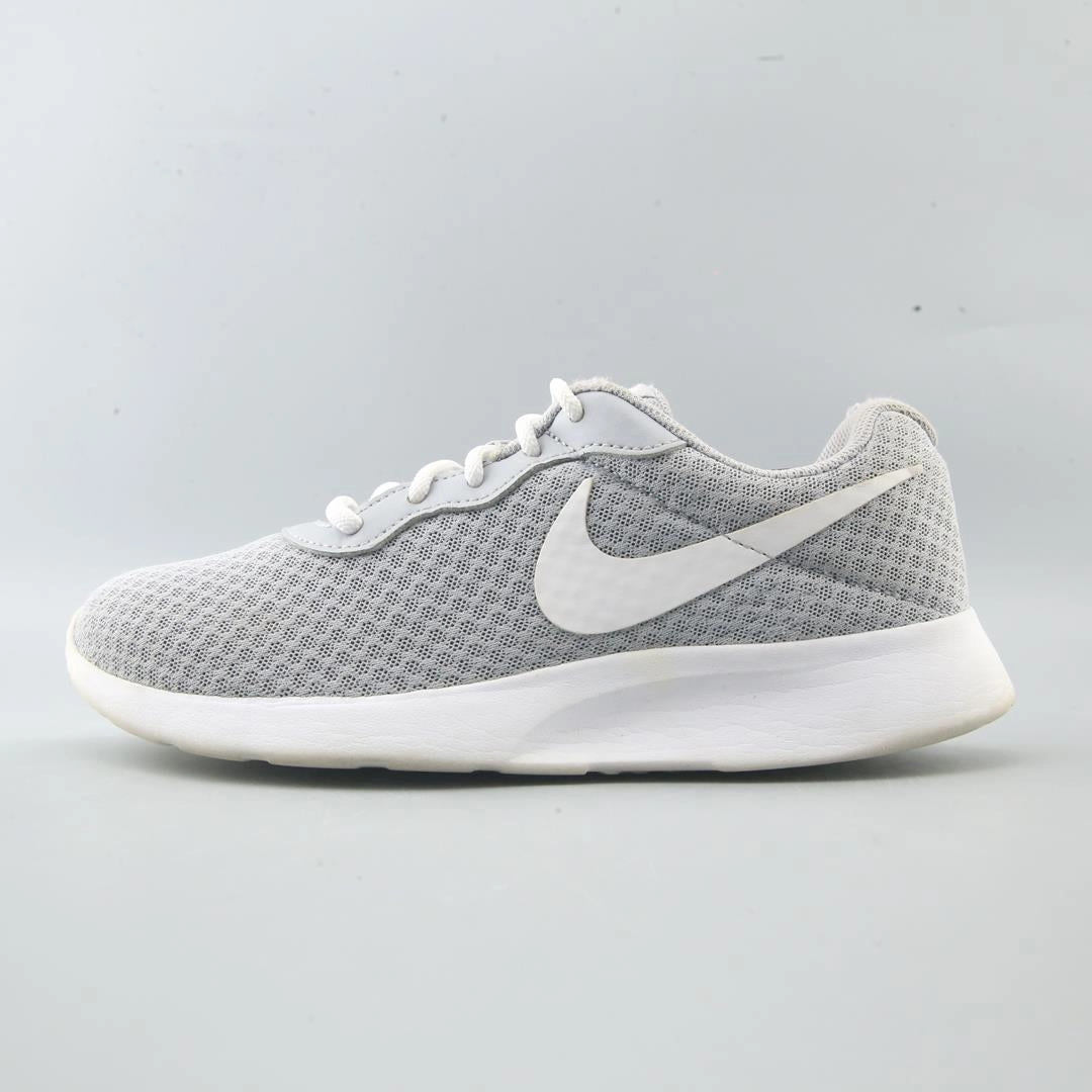 NIKE TANJUN Nike sleek running shoe styles