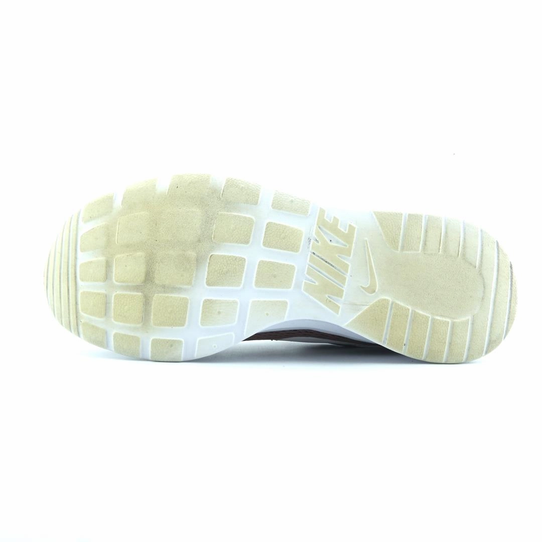 NIKE TANJUN Nike athletic footwear visuals