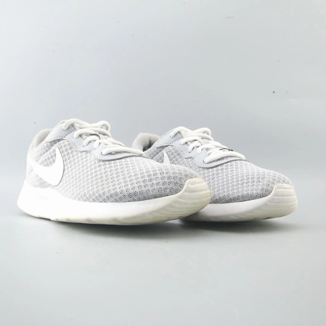 NIKE TANJUN Nike athletic footwear visuals