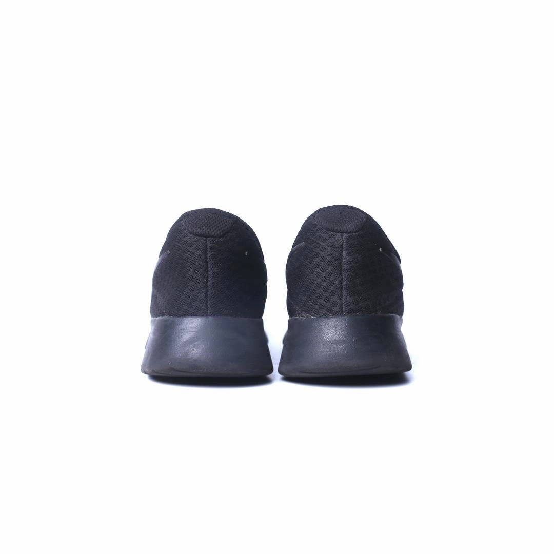 NIKE TANJUN Nike casual shoe imagery
