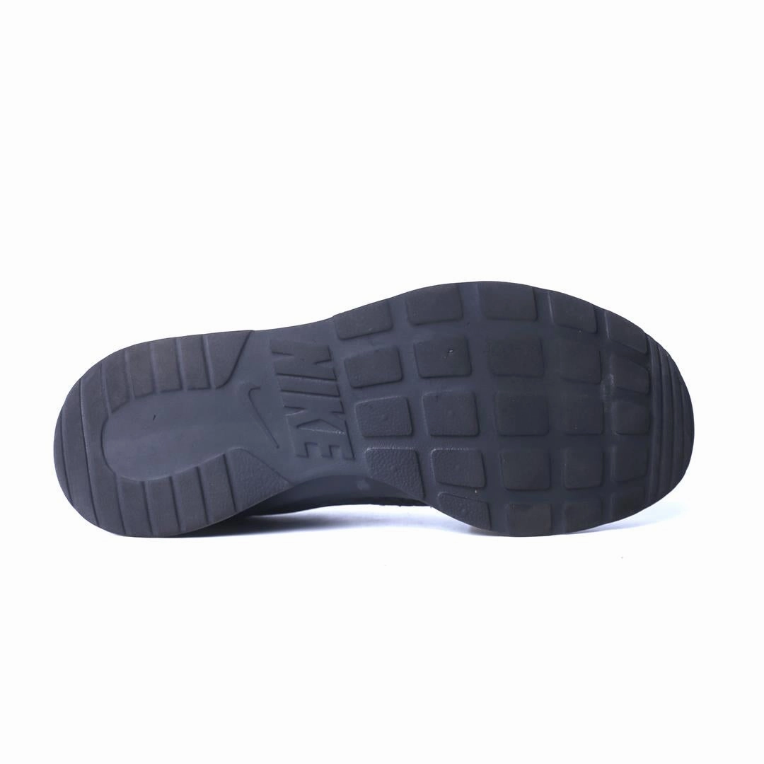 NIKE TANJUN Nike casual shoe imagery
