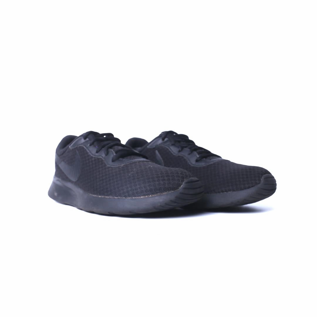 NIKE TANJUN Nike casual shoe imagery