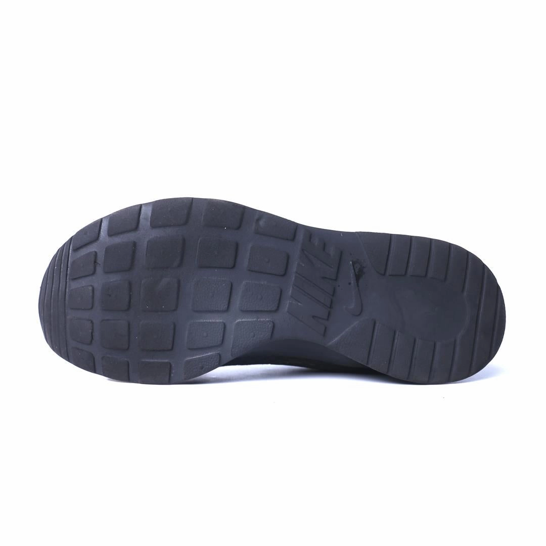 NIKE TANJUN Nike casual shoe imagery