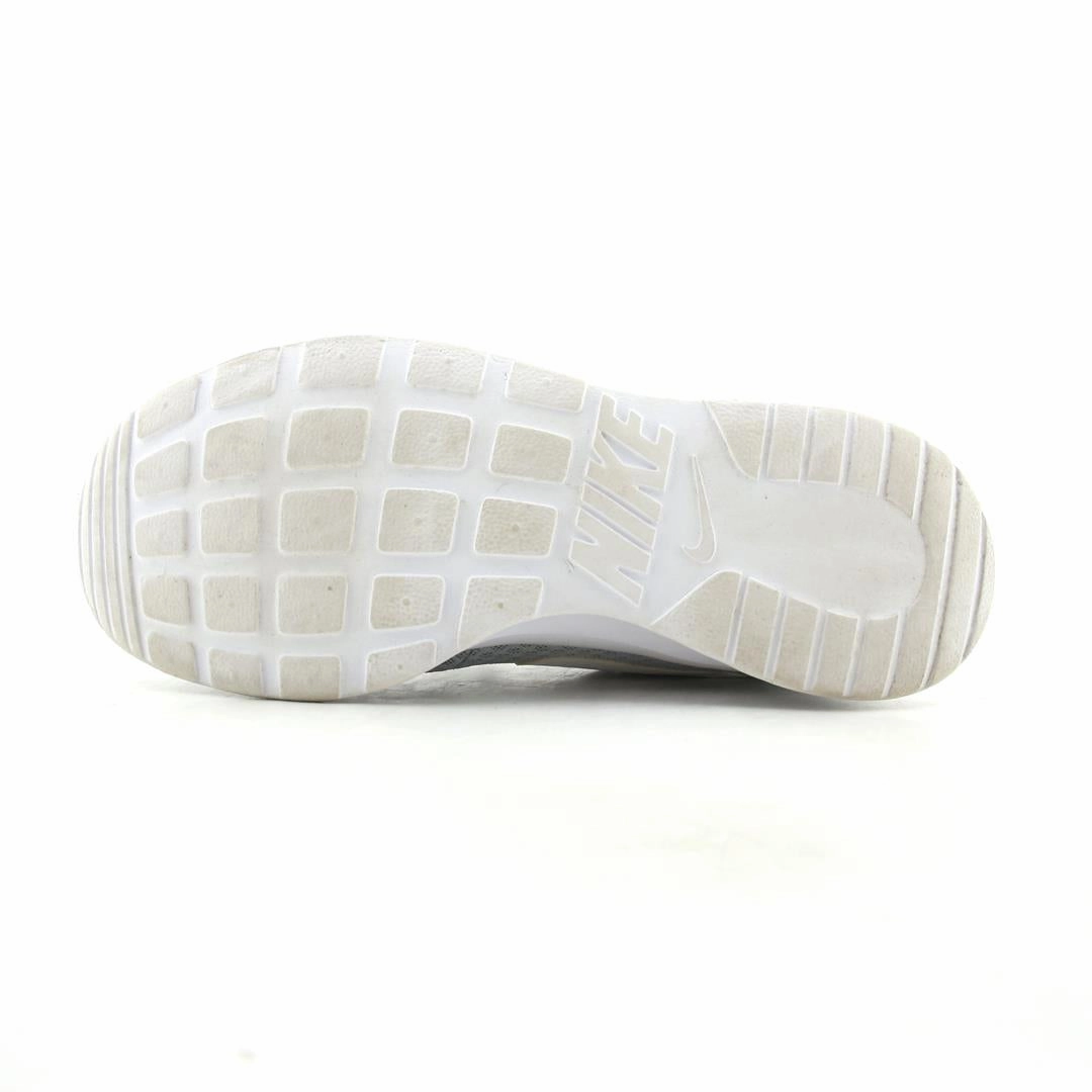 NIKE TANJUN Nike performance shoe shots
