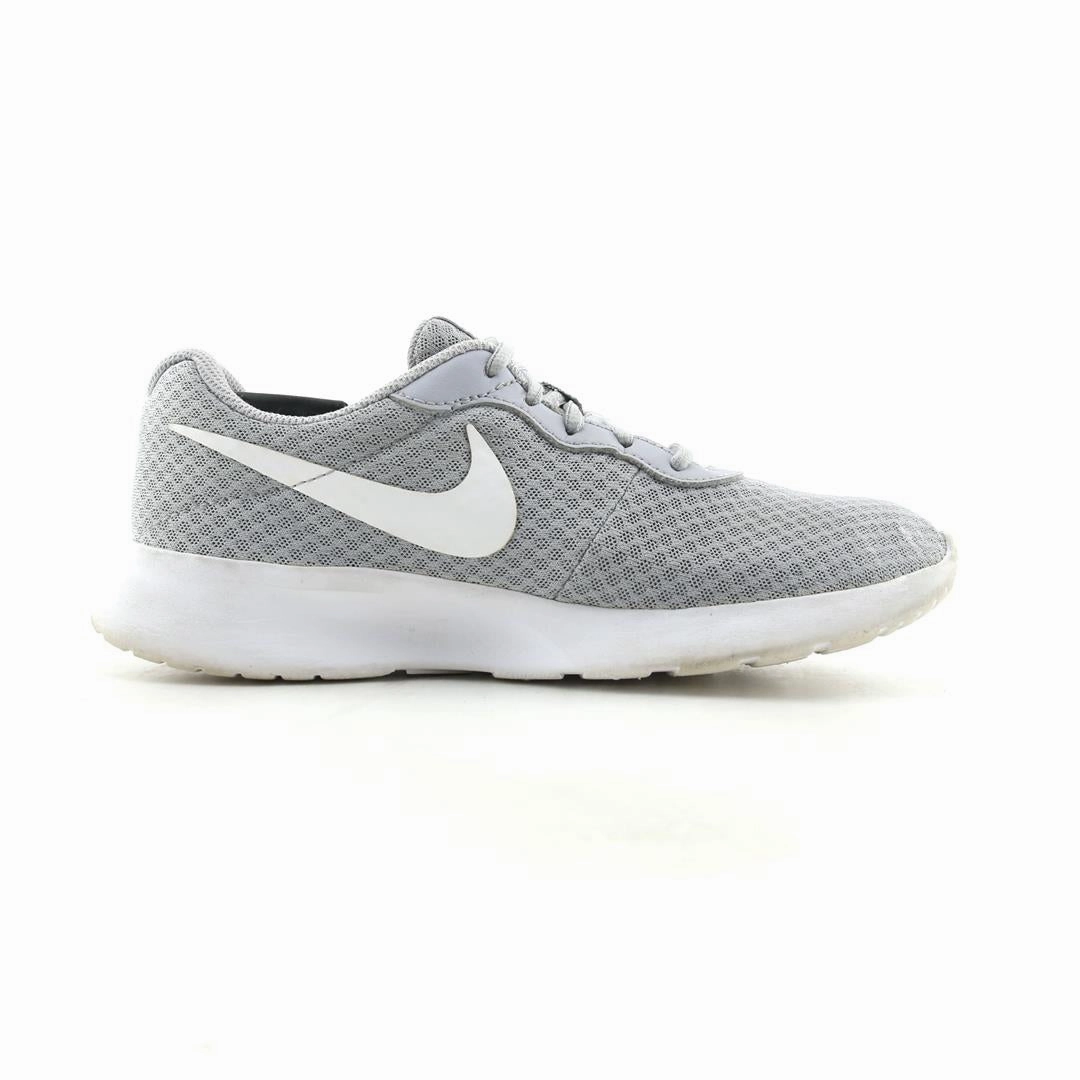 NIKE TANJUN Nike performance shoe shots