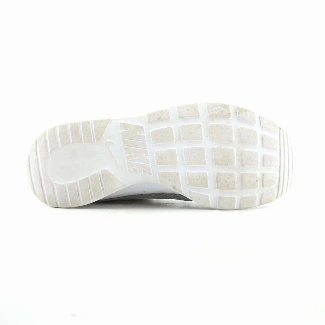 NIKE TANJUN Nike performance shoe shots