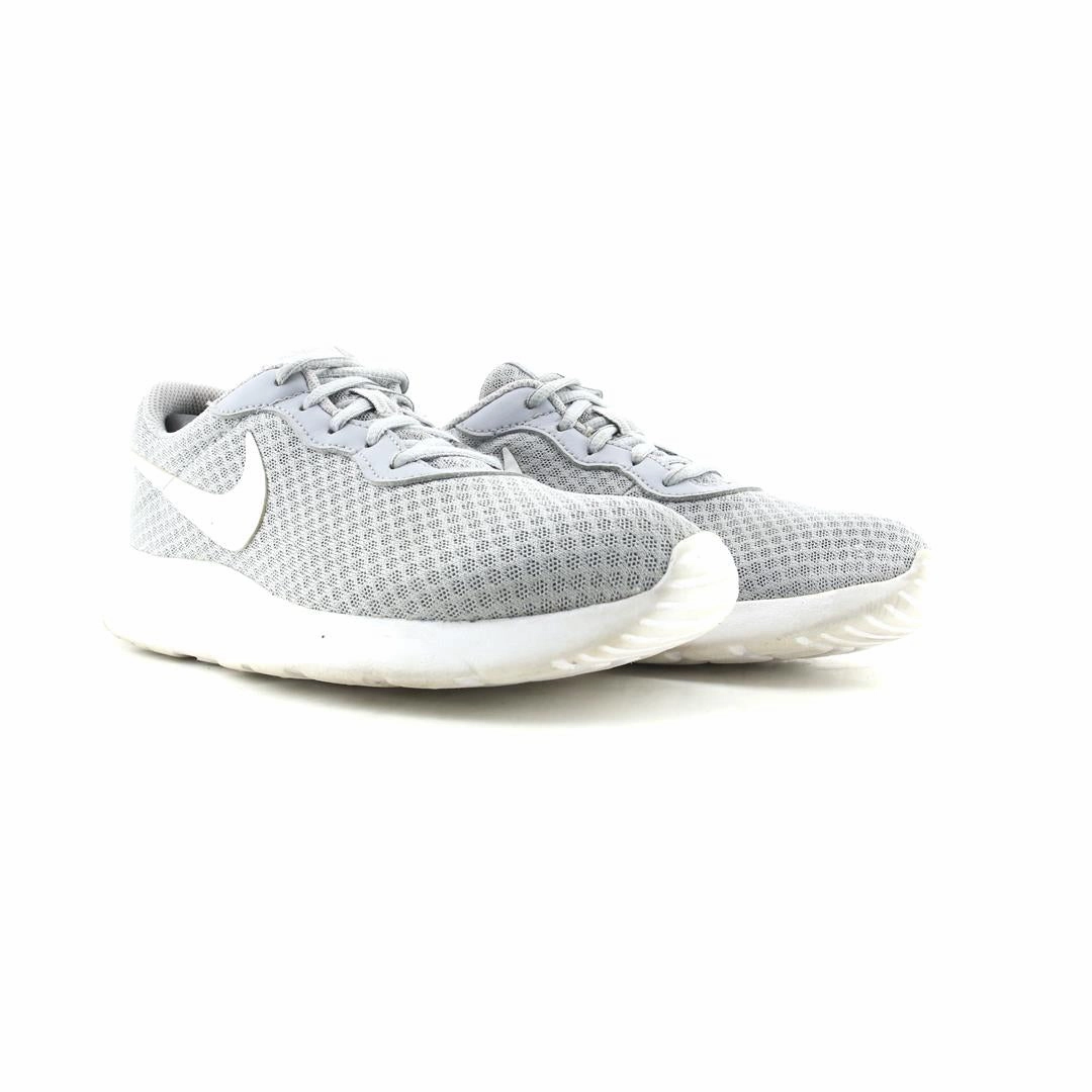 NIKE TANJUN Nike performance shoe shots