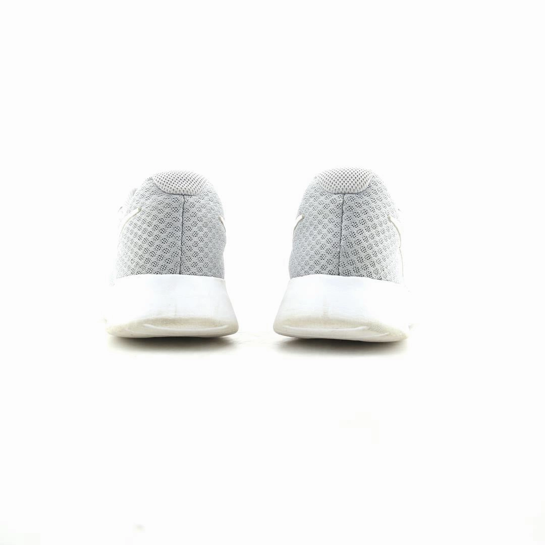 NIKE TANJUN Nike performance shoe shots