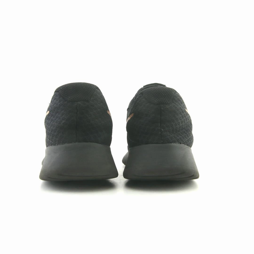 NIKE TANJUN sleek Nike sneaker angles