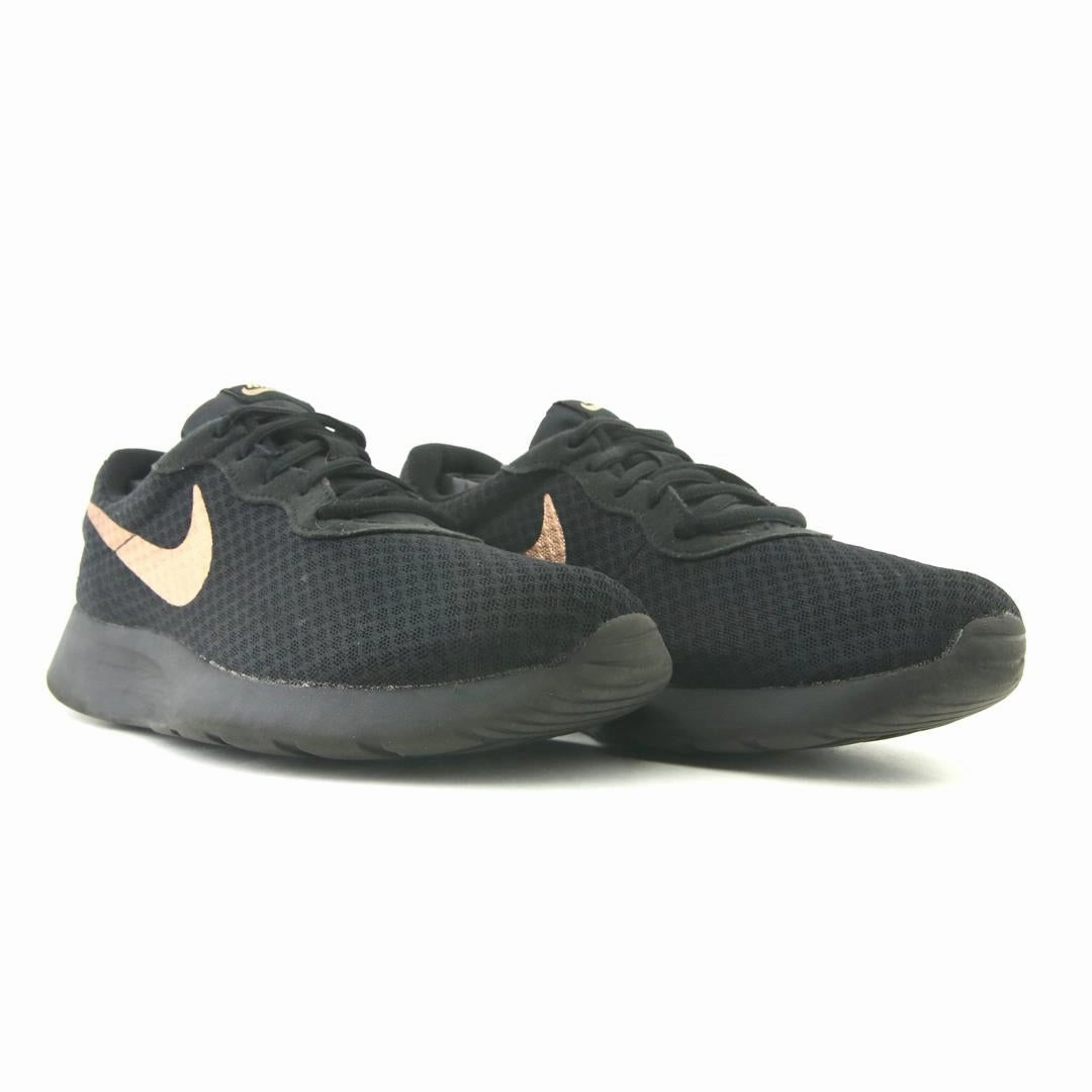 NIKE TANJUN sleek Nike sneaker angles