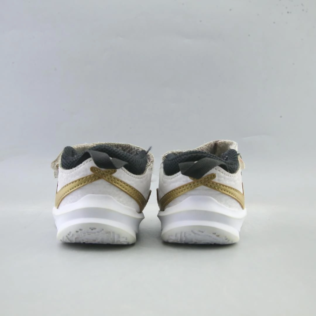 NIKE TEAM HUSTLE D 10 classic Nike shoe photos