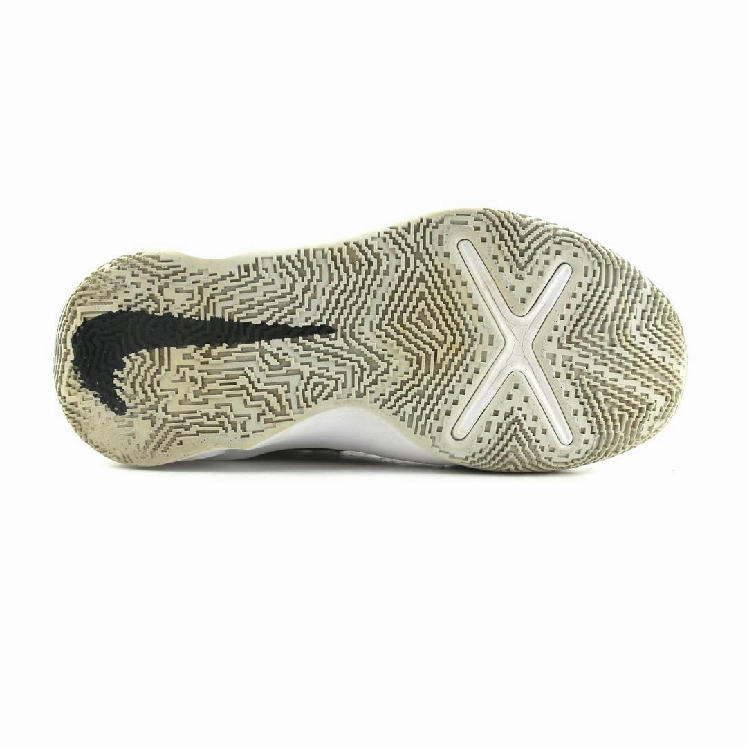 NIKE TEAM HUSTLE D 10 Nike performance shoe shots