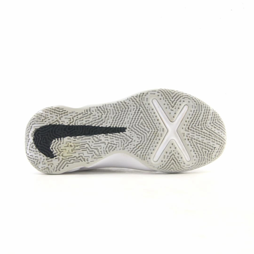 NIKE  TEAM HUSTLE D 10 Nike running shoe close-ups