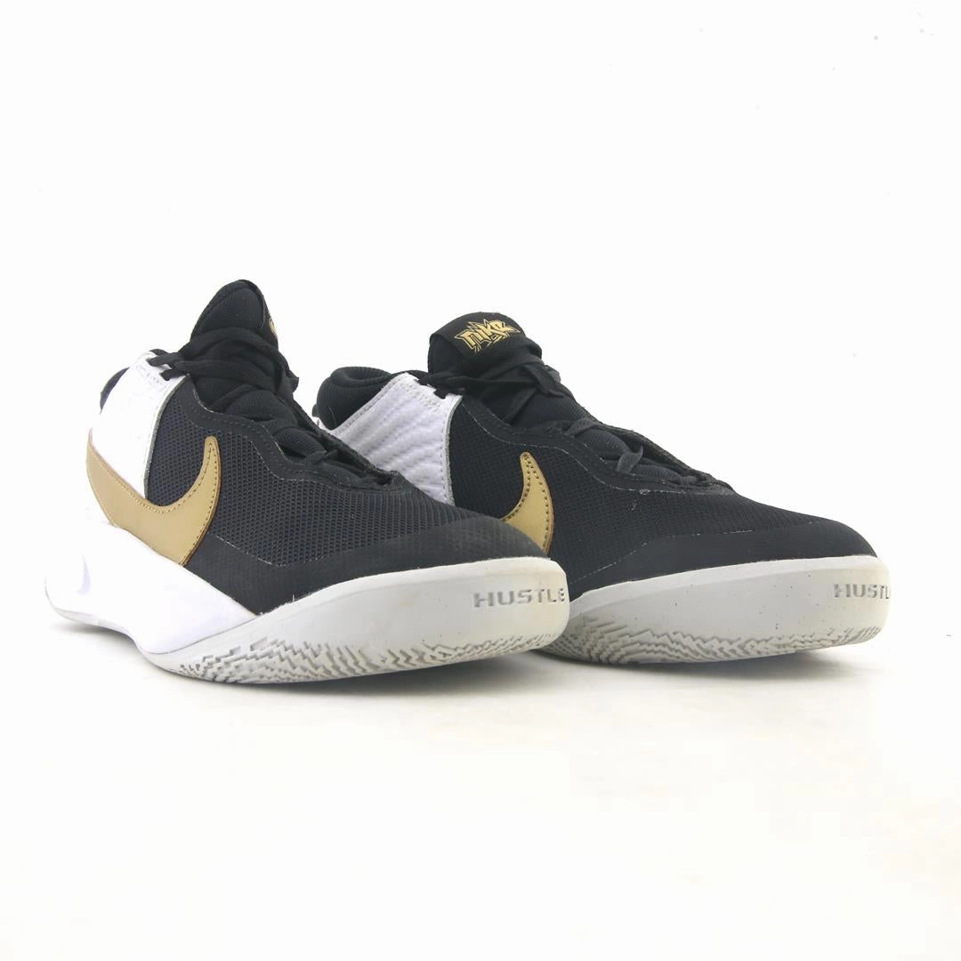 NIKE  TEAM HUSTLE D 10 Nike running shoe close-ups