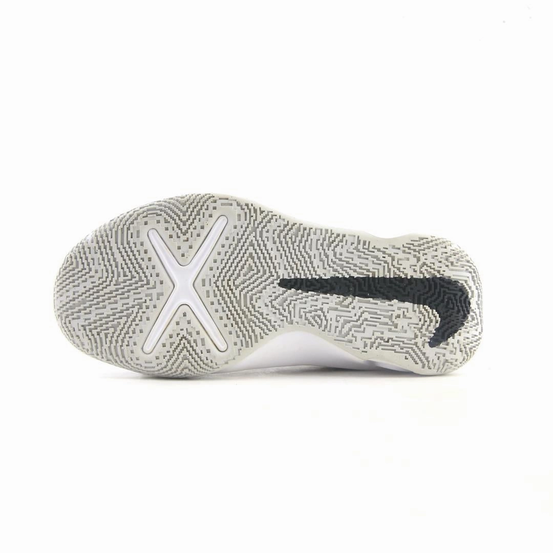 NIKE  TEAM HUSTLE D 10 Nike running shoe close-ups